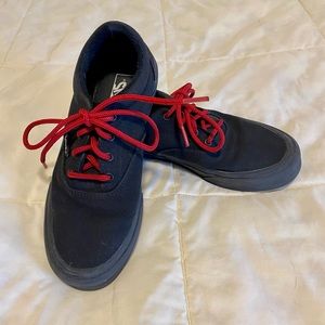 Boys Vans Authentic Skate Shoe, size 3